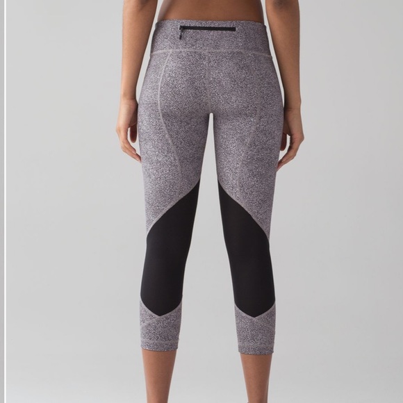 LuLuLemon Pace Rival Crop Leggings 22” - Picture 7 of 15